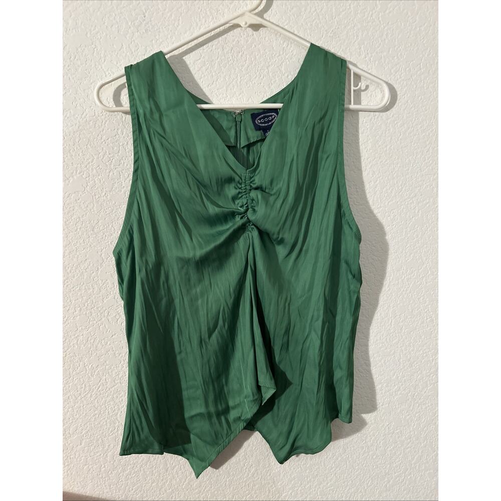 Women’s Scoop Vneck Shirted Tan Top NWT Large (12-14) Green